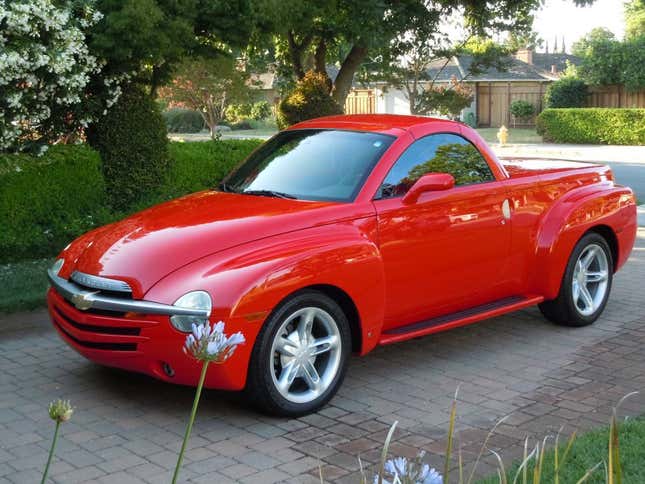 Image for article titled At $33,400, Is This 2006 Chevy SSR A Ridiculous Deal?