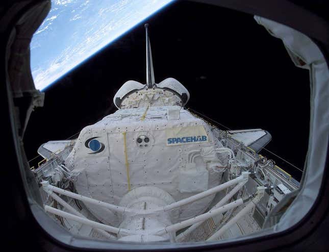 Image for article titled In Photos: Remembering the Columbia Space Shuttle Disaster 20 Years Later