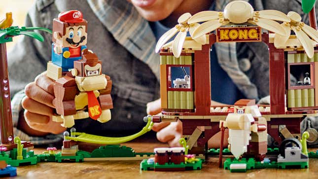 Image for article titled Donkey Kong and the Entire Kong Family Finally Joins Lego Super Mario