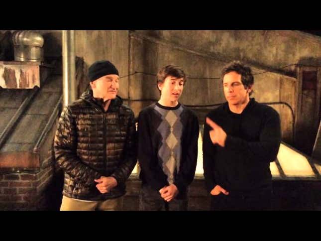 Watch the Late Robin Williams Help A Co-Star Ask a Girl to Prom