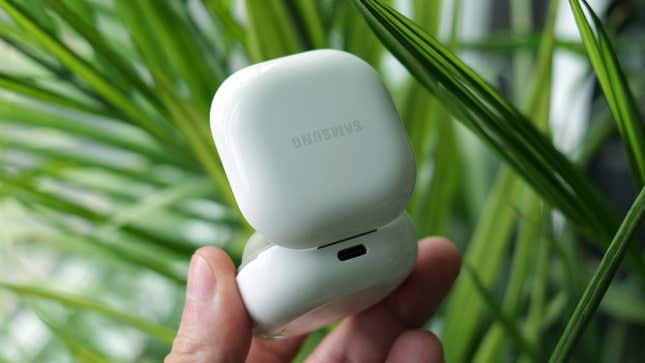 Galaxy Buds 2 charging case port