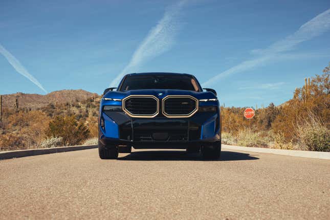 تصویری برای مقاله با عنوان BMW XM 2023 برای رانندگی بسیار خوب است، برای شما مهم نیست که چگونه به نظر می رسد