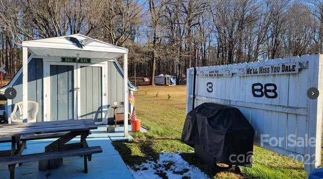 Image for article titled I Can't Stop Thinking About The Dale Earnhardt House