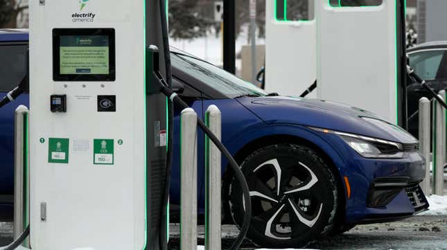 ノースカロライナ州はガソリン車が EV 充電スポットに駐車することを違法にしようとしているというタイトルの記事の画像