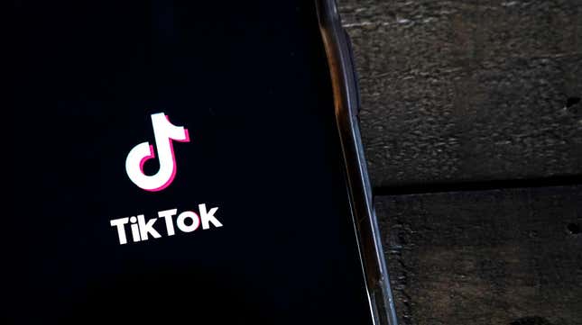 Imagen para el artículo titulado TikTok trabaja en una app para hacer streaming desde el PC y así competir con Twitch