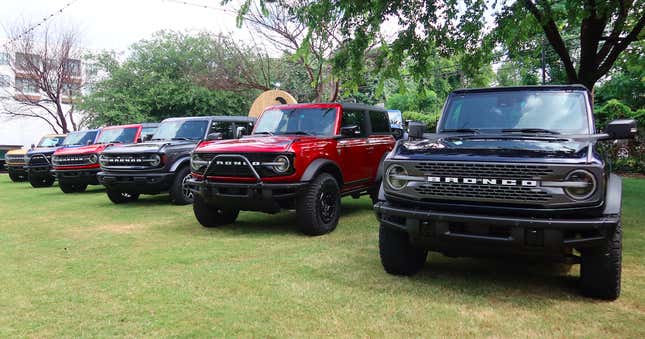 Image for article titled Best Reviews 2021: The 2021 Ford Bronco Is The Compromised Off-Road Beast You Dreamed It Would Be