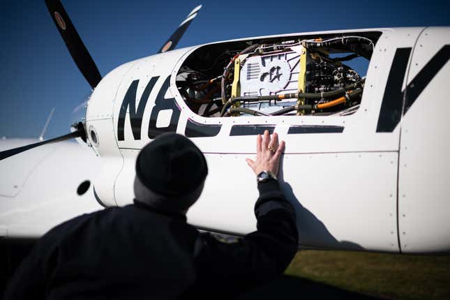 Image for article titled World's First All-Electric Passenger Plane Takes its Maiden Flight