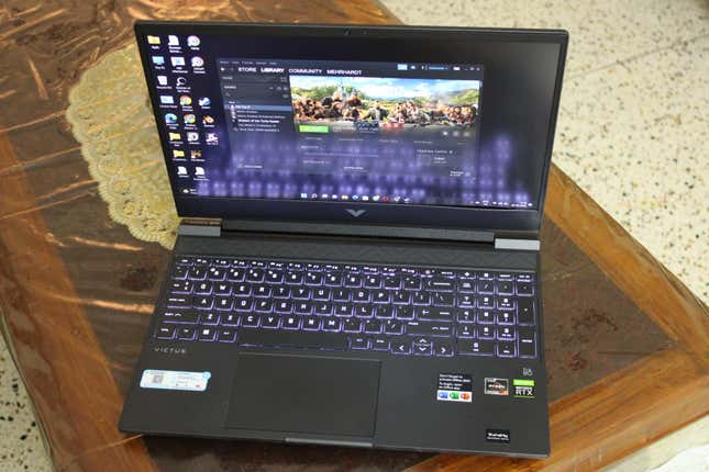 HP Victus 15 keyboard backlight glare
