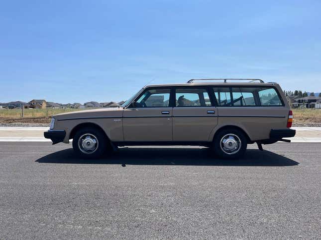 Image for article titled At $6,000, Is This 1985 Volvo 240 Wagon A Holy Grail Deal?