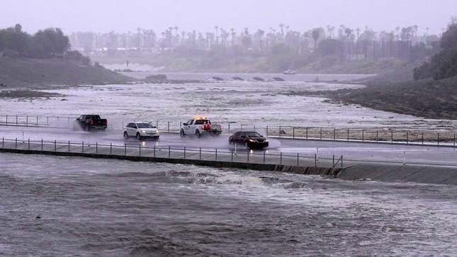 Image for article titled Here&#39;s Why Los Angeles&#39; Roads Get Ridiculously Slippery When It Rains