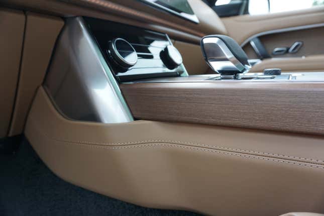 Image for article titled The New Range Rover Is All Things To Very Few Men