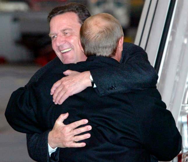Putin Schroeder hug