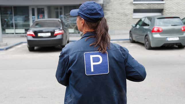 Image for article titled Things You Should Never Say To Someone Who Makes Minimum Wage