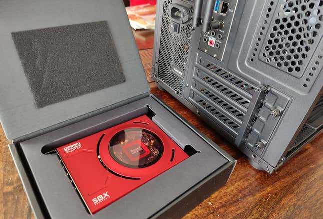 En este caso la Sound Blaster solo me hace ganar una entrada óptica.