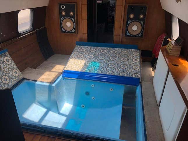 Image for article titled This Baffling Airplane RV Was Built By An Escaped Convict