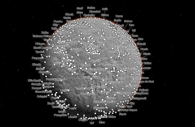 Die CTX-Mosaikkarte hat Beschriftungen für fast jedes Merkmal auf dem Mars.