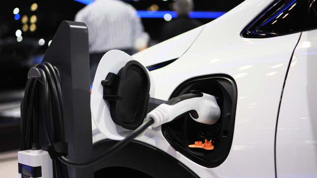 Image for article titled EVs Could Potentially Charge in Just 10 Minutes by 2027: Report