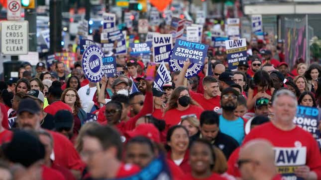 Image for article titled Thousands More Auto Workers Walk Off The Job Today As Union Strike Expands To 38 More Facilities