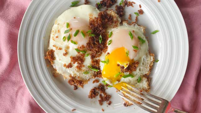 Image for article titled Use Panko to Add a Buttery Crunch to Your Fried Eggs and Scrambles