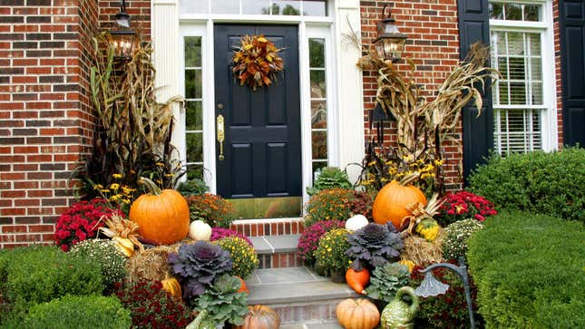 Image for article titled 8 Easy Ways to Spookify Your Front Porch for Halloween