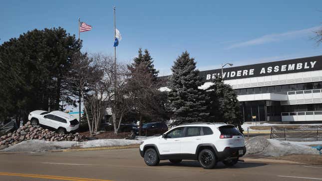 Image for article titled The Last Jeep Cherokee Rolls Off the Line at Belvidere Assembly Plant