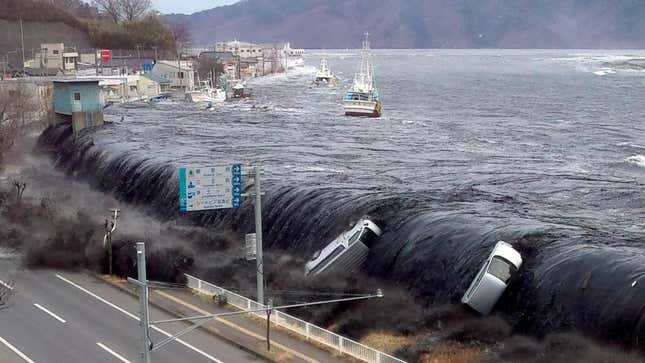 Un tsunami golpea Japón el 11 de marzo de 2011.