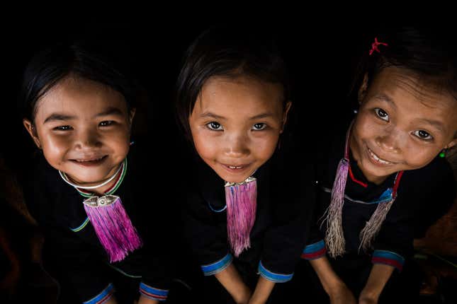 Kids from the ethnic group Dao Den.