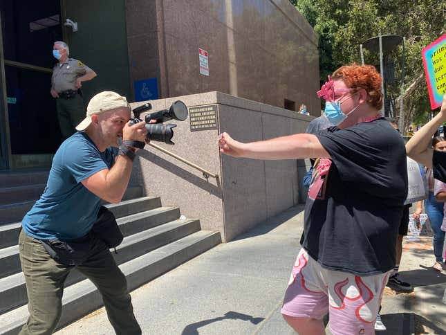 Image for article titled The Bleak and Necessary Media Circus Around Freeing Britney
