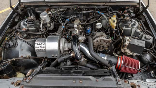 Photo du moteur Buick sur la Volvo. 