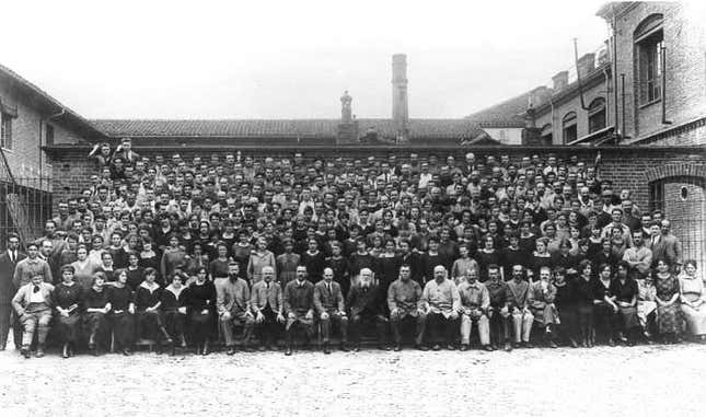 The employees in 1920, with a large female representation.