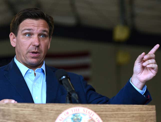 Image for article titled DeSantis Threatens To Cut Hospital Funding If Surgeons Keep Wearing Masks