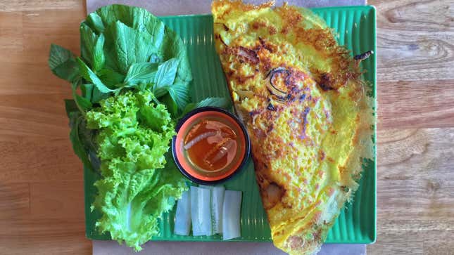 Image for article titled The Many Varieties of Banh Xeo, the Vietnamese Sizzling Crepe