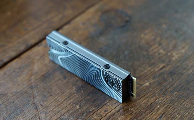Imagen para el artículo titulado El Seagate Beskar Ingot Drive es el disco SSD PCIe ideal para los fans de Star Wars y del rendimiento