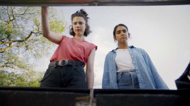 Margaret Qualley and Geraldine Viswanathan in Drive-Away Dolls 