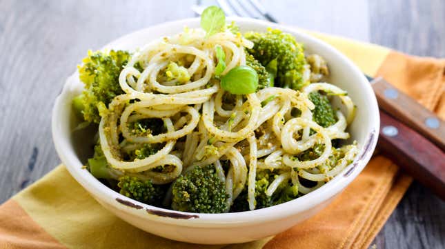 Image for article titled Broccoli, garlic, anchovies make a weeknight pasta dream