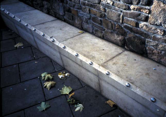 Unobtrusive but effective anti-skating features in Bristol, England.