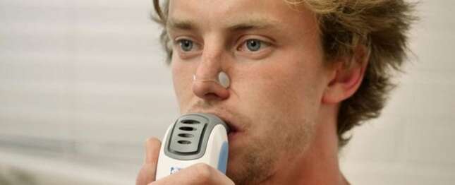 Imagen para el artículo titulado Esta sencilla técnica de respiración de cinco minutos reduce la presión arterial tanto como el ejercicio