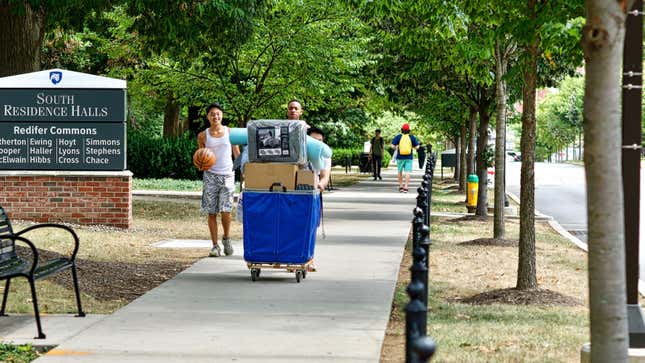 college students moving on campus