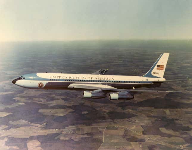Image for article titled Trump's New 'More American' Air Force One Is A Disgrace To The Name