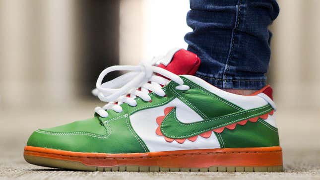 Image for article titled Please Enjoy These Custom Yoshi Sneakers
