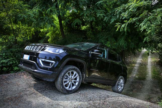 Image for article titled Jeep's First Hybrid 4Xe Models Deliver 240 HP And 31 Miles Of Electric Range