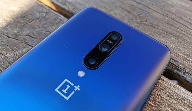 Imagen para el artículo titulado Hemos puesto a un inútil a sacar fotos con el Huawei P30 Pro, el OnePlus 7 Pro y el Pixel 3a. Este es el resultado