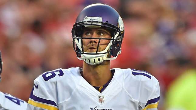 Image for article titled Vikings Intrigued By Matt Cassel’s Ability To Get The Fuck Out Of Adrian Peterson’s Way