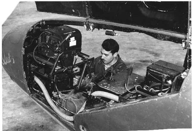 Imagen para el artículo titulado Esto no es un cañón de mano, es la cámara utilizada para fotos aéreas en la Segunda Guerra Mundial
