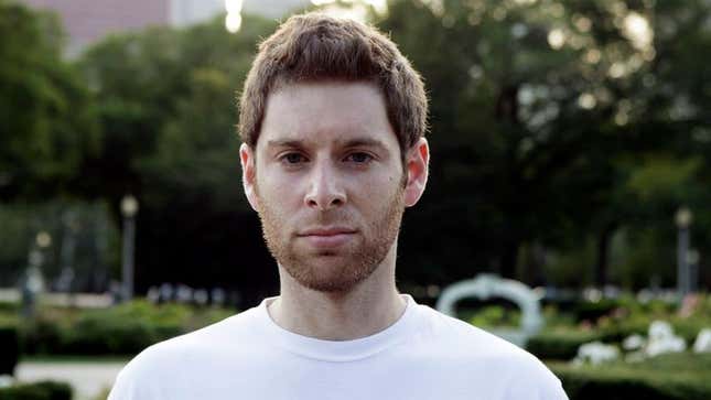 Image for article titled 31-Year-Old Now The Only One Of His Friends Who Hasn't Gotten Married, Divorced