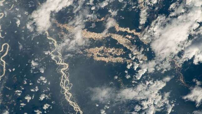 Imagen para el artículo titulado Esta alucinante foto de la NASA revela los “ríos de oro” de Perú