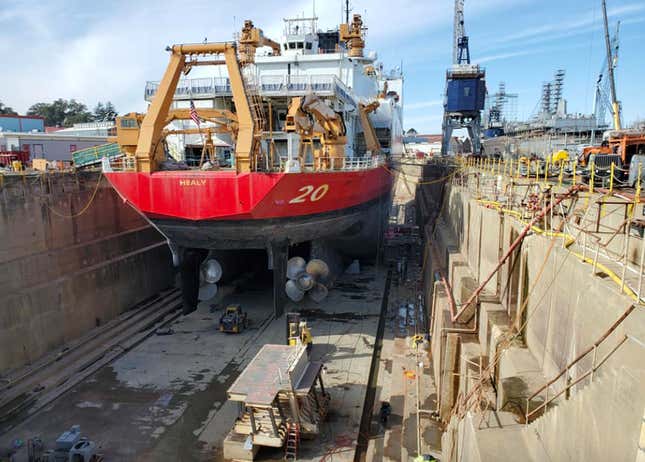 Image for article titled The Way The U.S. Coast Guard Replaces Its Largest Ship's Motor Is Mind-Blowing