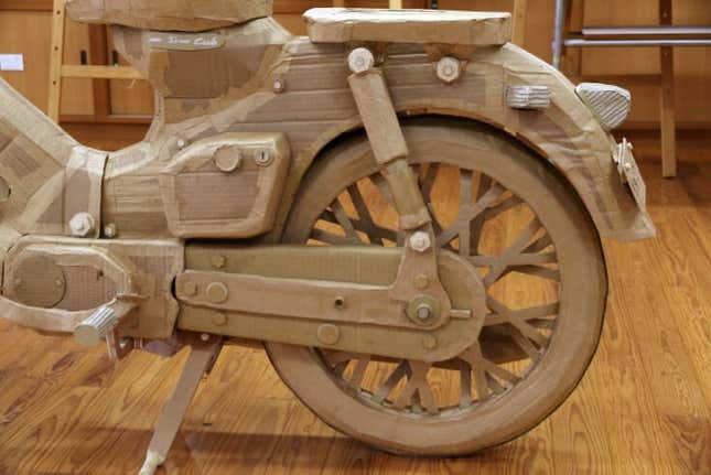 Image for article titled Japanese Engineering Students Built A Perfectly Faithful Honda C100 Super Cub Replica Out Of Cardboard