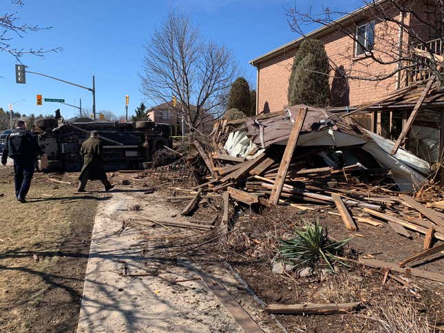 Image for article titled High-Speed Ford F-150 Crash Shows How Strong Cars Are Today