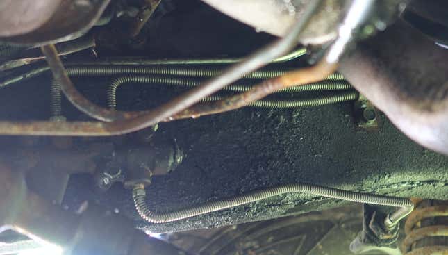 Image for article titled My Free Jeep Grand Wagoneer Drives But Nearly Started A Demolition Derby In My Backyard